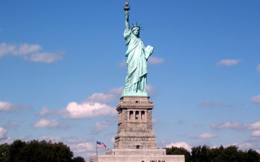 Statue of Liberty & Ellis Island - Guided Tour 8ppl Max - Crossing New York Harbor by ferry