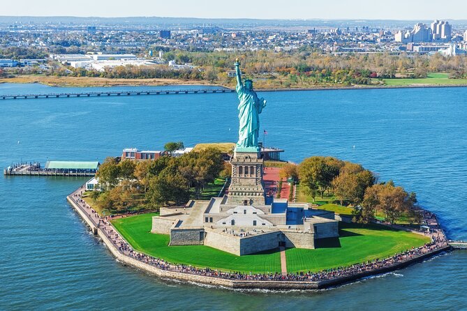 Statue of Liberty & Ellis Island Guided Tour with Ferry Transfers - Why this half-day harbor tour works