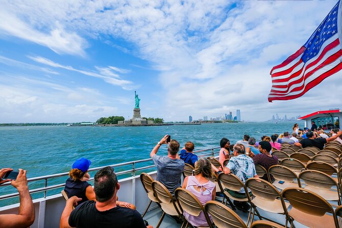 Statue of Liberty & Ellis Island Guided Tour with Ferry Transfers - What the guide actually does