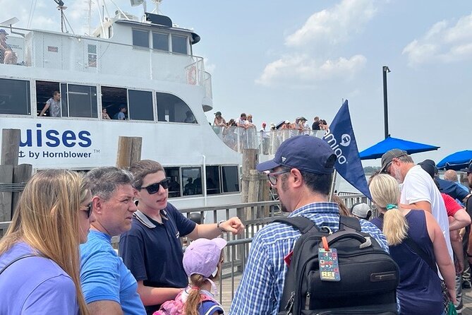 Statue of Liberty Tour with Ellis Island and Immigration Museum - Live guide or audio guide?