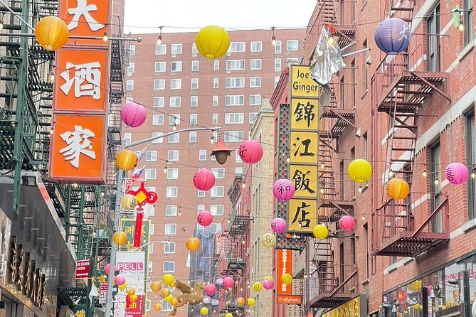 Taste of Chinatown, Little Italy New York Culture and Food Tour - Starting with tea and a flaky egg tart