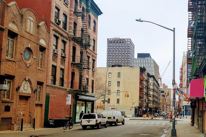 Tenement History and Immigrant Life in the Lower East Side - Why this tour works better than a quick Lower East Side stroll