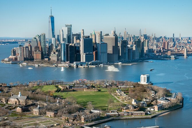 The Big Apple Helicopter Tour of New York City - Returning up the Hudson toward Midtown