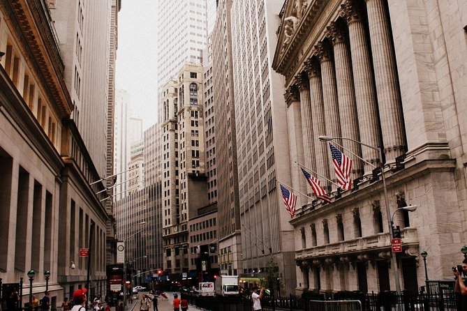 The Incredible Brooklyn Bridge & Manhattan Tour - Wall Street, the NYSE, and the Charging Bull