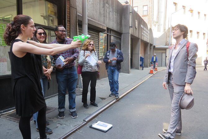 Tour Noir: A Dame To Guide For - A noir mystery begins in Lower Manhattan