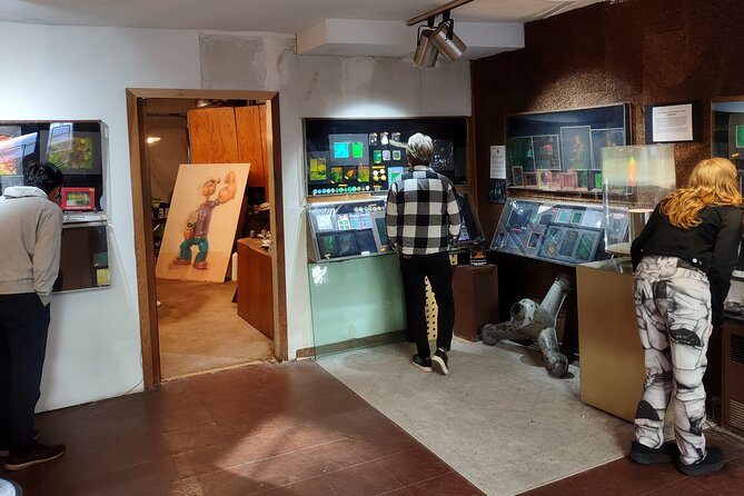 Tour of Dr. Laser's Holographic Studios and Laser Lab - The Gallery: Portraits, Sculptures, and Computer Images