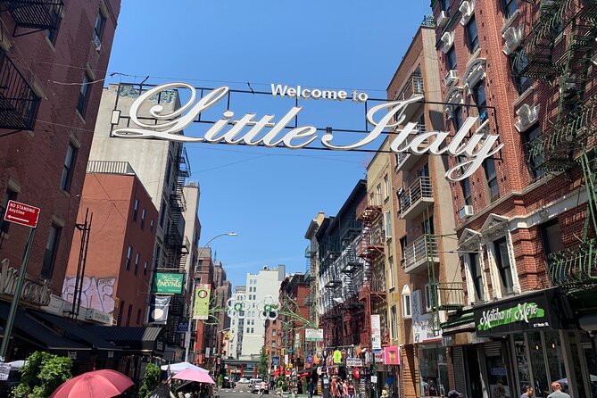 Visit in French the must-see neighborhoods of NYC - Chinatown, a city within the city