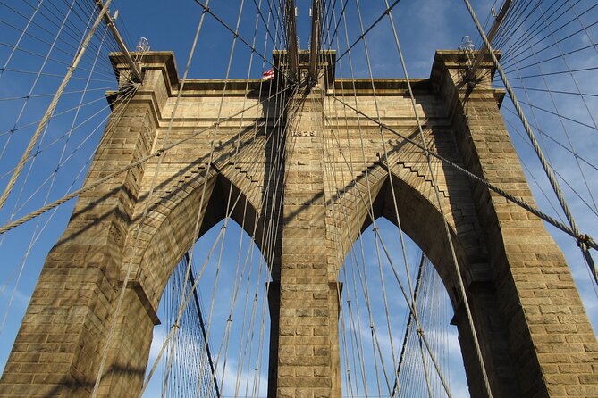 Walking tour in Manhattan Brooklyn Bridge and Waterfront - A pause at Empire Fulton Ferry State Park