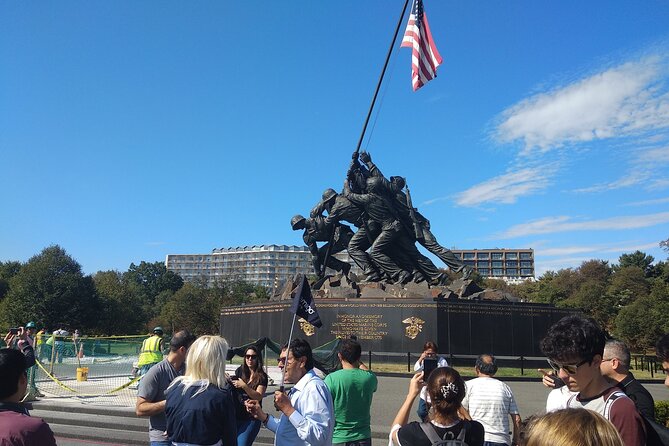 Washington DC & Philadelphia 1-Day Guided Tour from NYC - What the guide adds to a large group