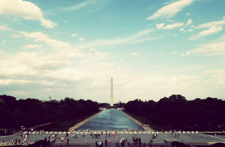 Washington from New York in Spanish - The Lincoln Memorial and the National Mall