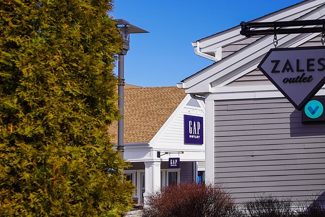 Woodbury Common Premium Outlets Shopping Tour from Midtown - Who will get the most from this trip