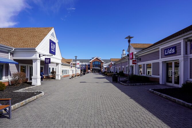 Woodbury Common Premium Outlets Shopping Tour from Midtown - Booking, cancellations, and the final decision
